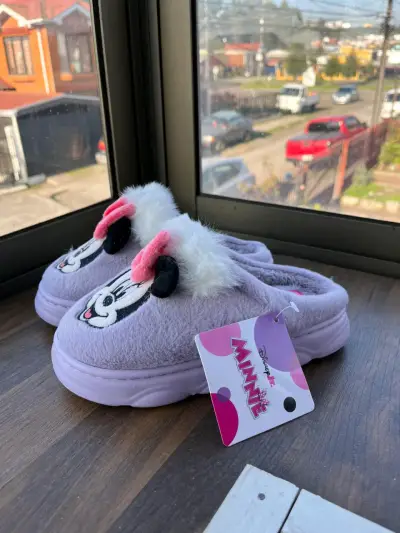 Pantuflas gris Minnie Disney - miniatura 2