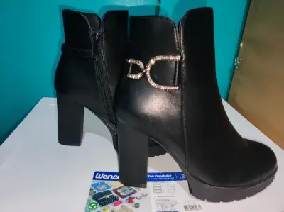 Botines negros con detalle metálico - miniatura 1