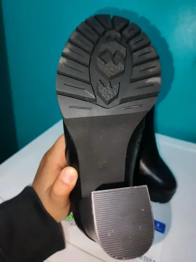 Botines negros con detalle metálico - miniatura 2