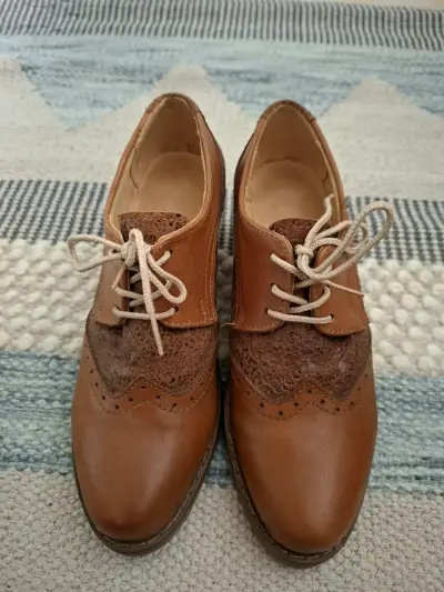 Zapatos formales café estilo brogue - miniatura 1