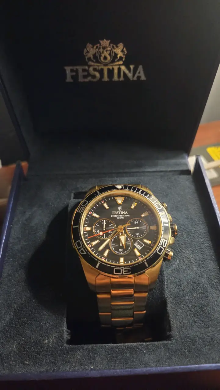 Reloj Festina cronógrafo dorado