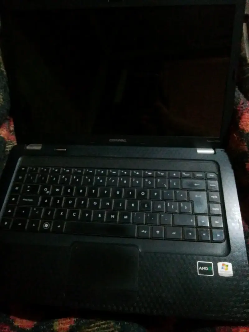 Laptop Compaq AMD usada