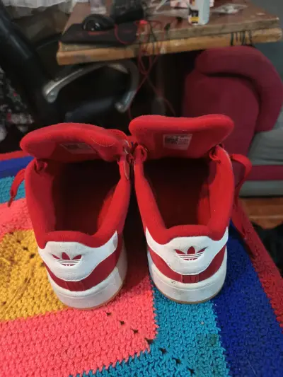 Zapatillas deportivas rojas - miniatura 2