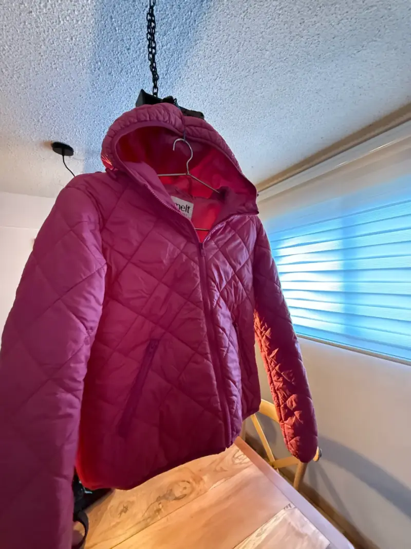 Chaqueta rosada con capucha - 2