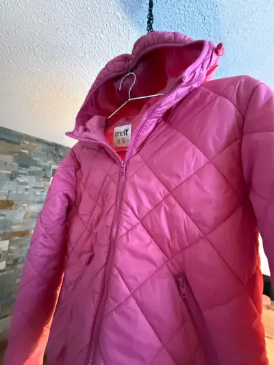 Chaqueta rosada con capucha - miniatura 5
