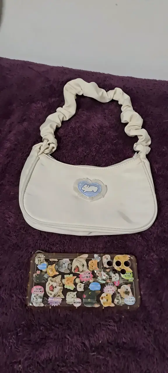 Bolso blanco con conejo