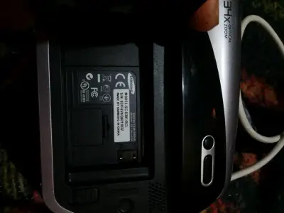 Cámara Canon y videocámara Samsung - miniatura 3