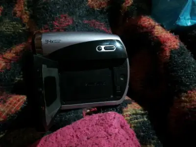 Cámara Canon y videocámara Samsung - miniatura 5
