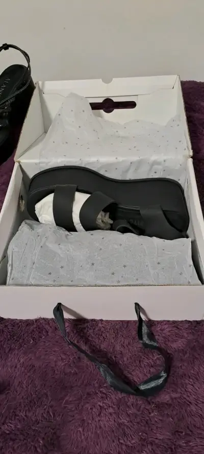 Sandalias negras con plataforma - miniatura 3