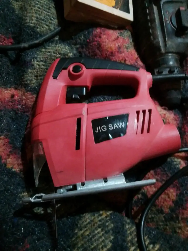 Sierra caladora eléctrica roja - 2