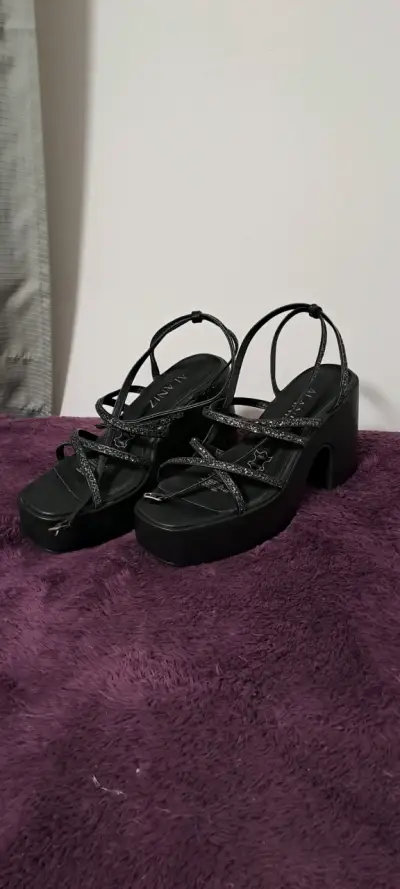 Sandalias negras con plataforma - miniatura 2
