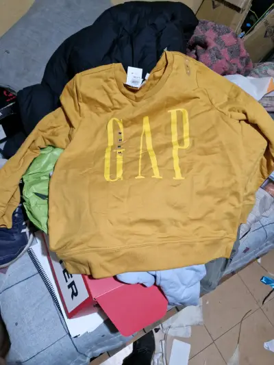 Polerón Gap amarillo mujer nuevo - miniatura 2