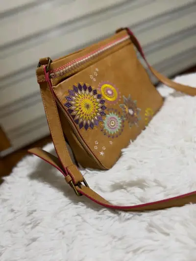 Cartera marca desigual - miniatura 1