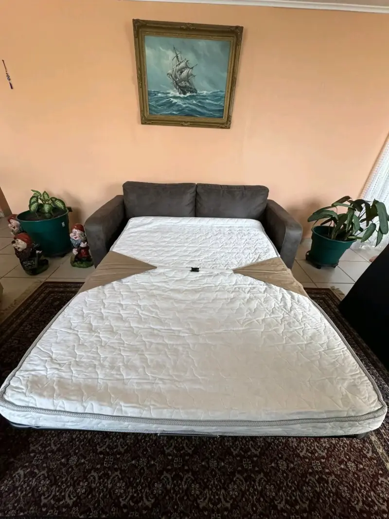 Sofá cama de dos plazas gris - 2