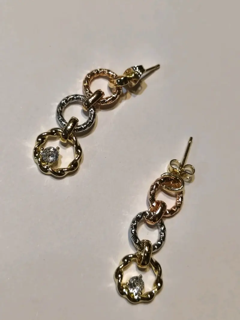 Aros dorados con circonitas, enchapadas en 3 oros - 2