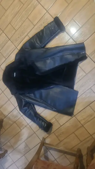 Chaqueta de cuero negra - miniatura 1