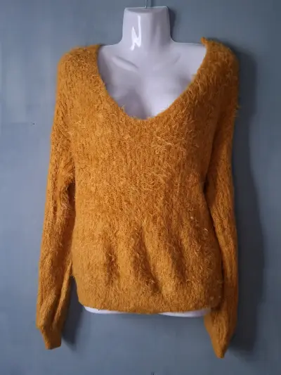 Suéter amarillo Peludo - miniatura 1