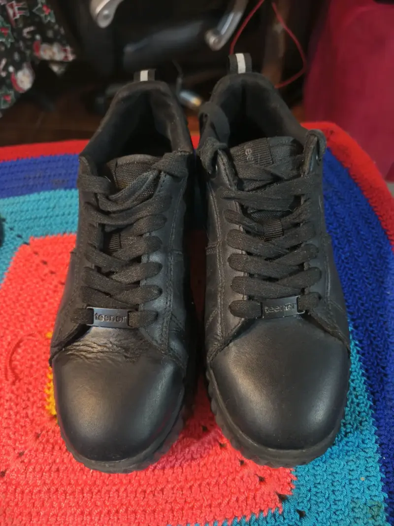 Zapatillas negras con detalles - 2