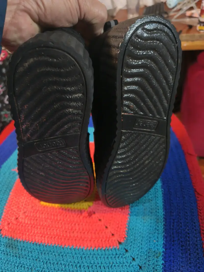 Zapatillas negras con detalles - 3