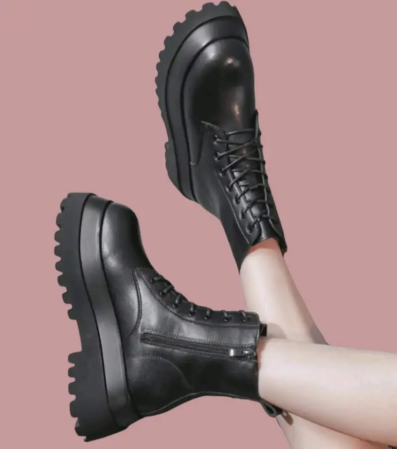 Botas negras con plataforma - 1