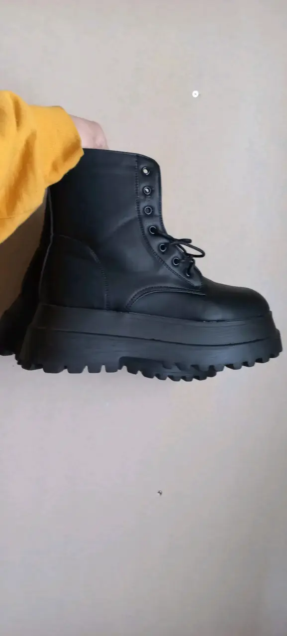Botas negras con plataforma - 2