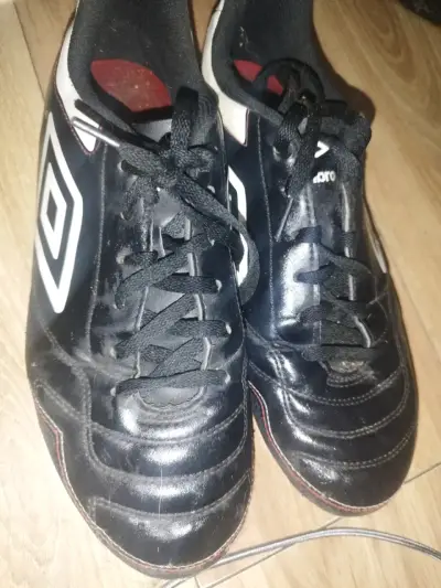 Zapatillas de fútbol negras Umbro - miniatura 1
