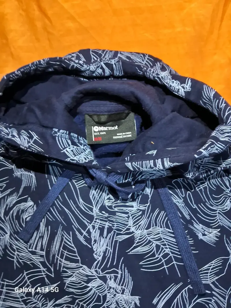 Polerón azul con capucha estampado - 2