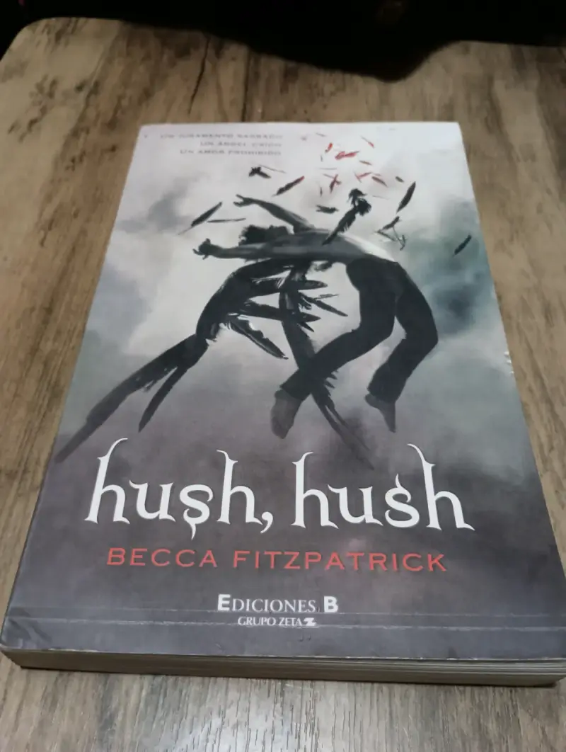 Libro Hush Hush de Becca Fitzpatrick