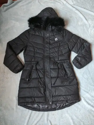 Parka negra con capucha de pelaje - miniatura 3