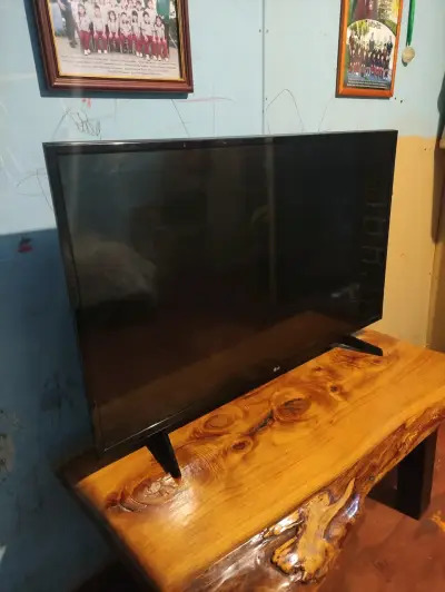 Televisor LG pantalla plana - miniatura 1