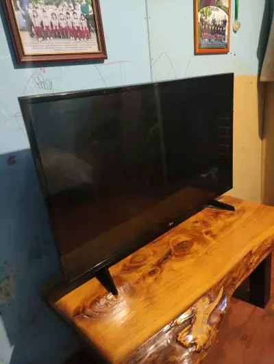 Televisor LG pantalla plana - miniatura 2