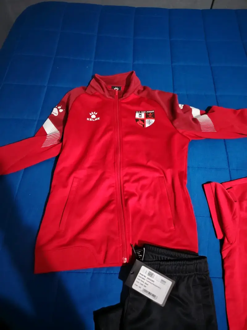 Chaqueta deportiva roja Kelme - 1
