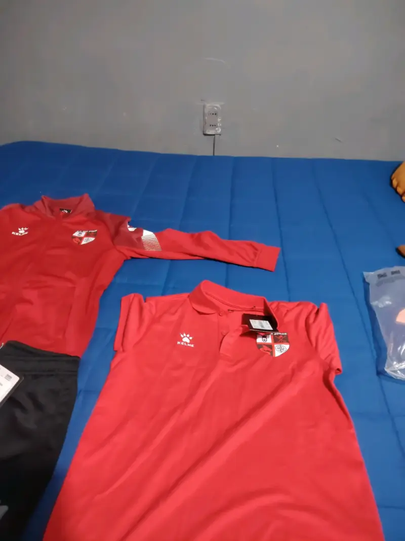 Chaqueta deportiva roja Kelme - 3