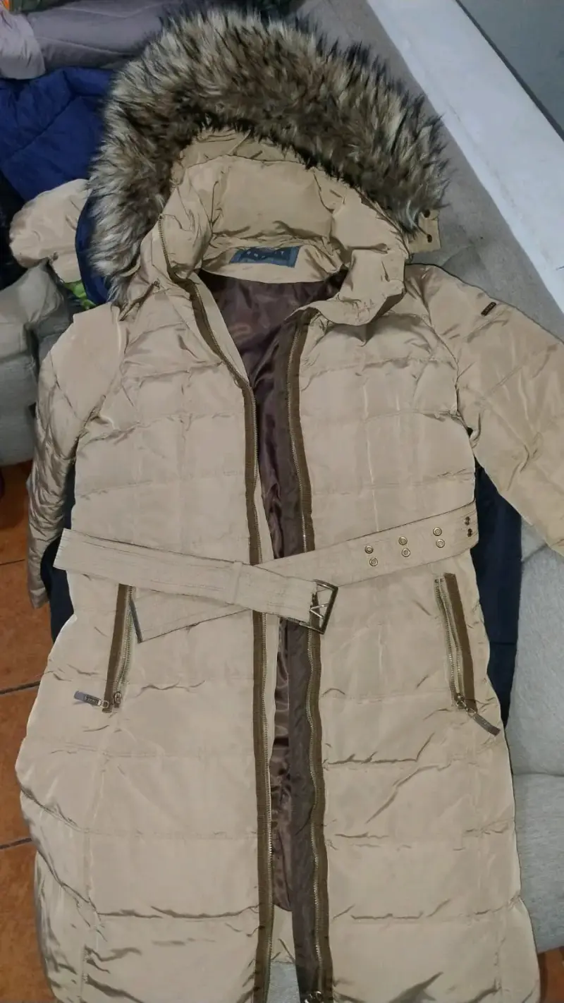 Parka negra con capucha - 2