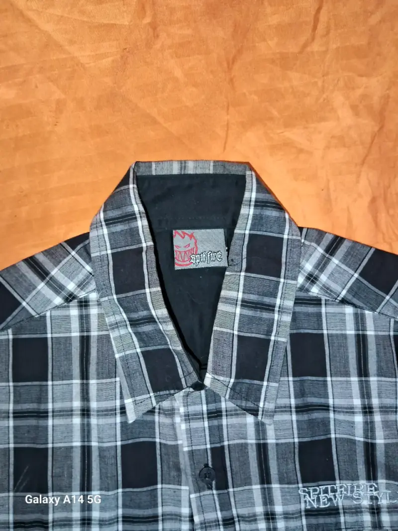 Camisa de cuadros negra y gris - 2