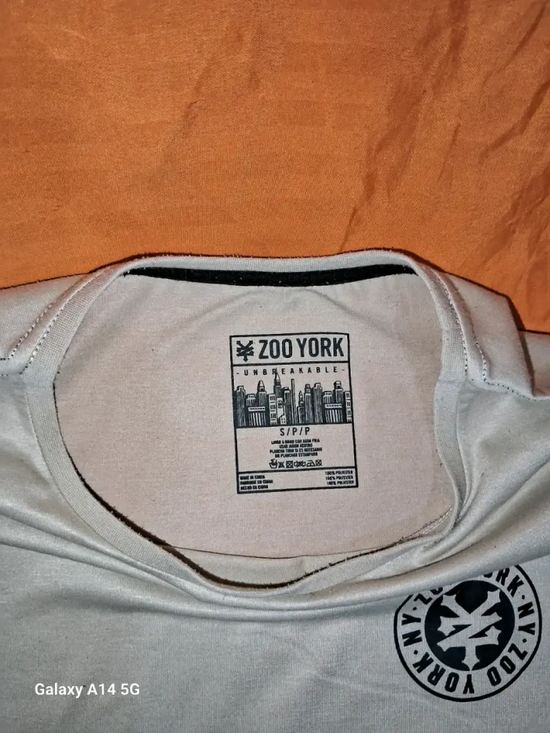 Polera gris Zoo York con estampado - 2