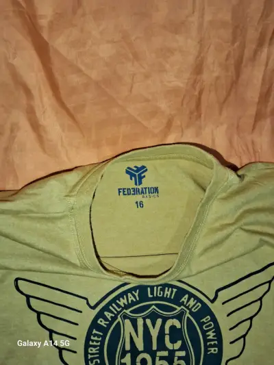 Polera verde estampado NYC - miniatura 2