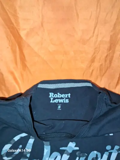 Polera negra con estampado Detroit - miniatura 2