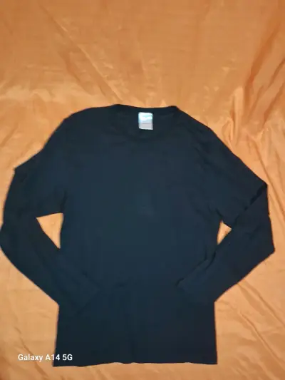 Polera negra manga larga - miniatura 1