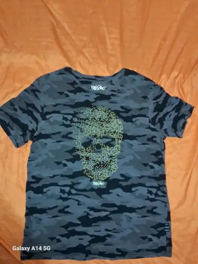 Polera camuflaje con calavera - miniatura 1