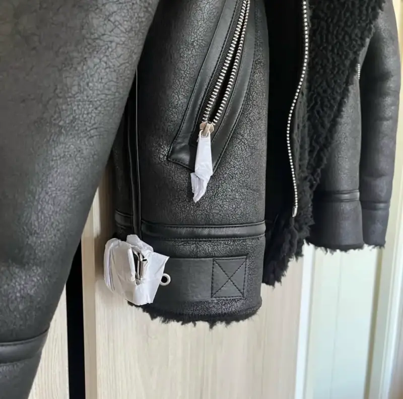 Chaqueta negra con forro de lana - 2