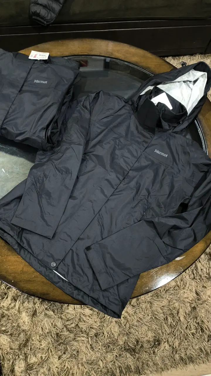 Chaqueta negra Marmot con capucha - 1