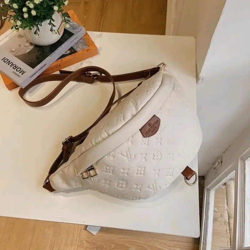 Banano beige con grabado LV