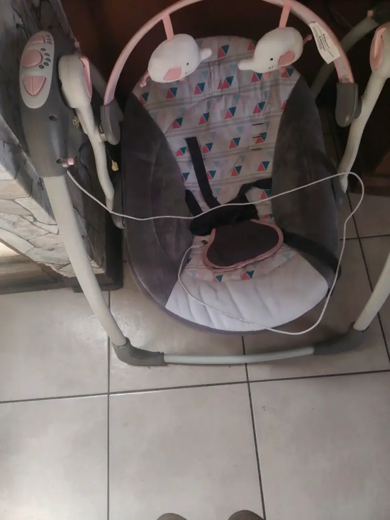 Columpio de bebé con melodías - 1