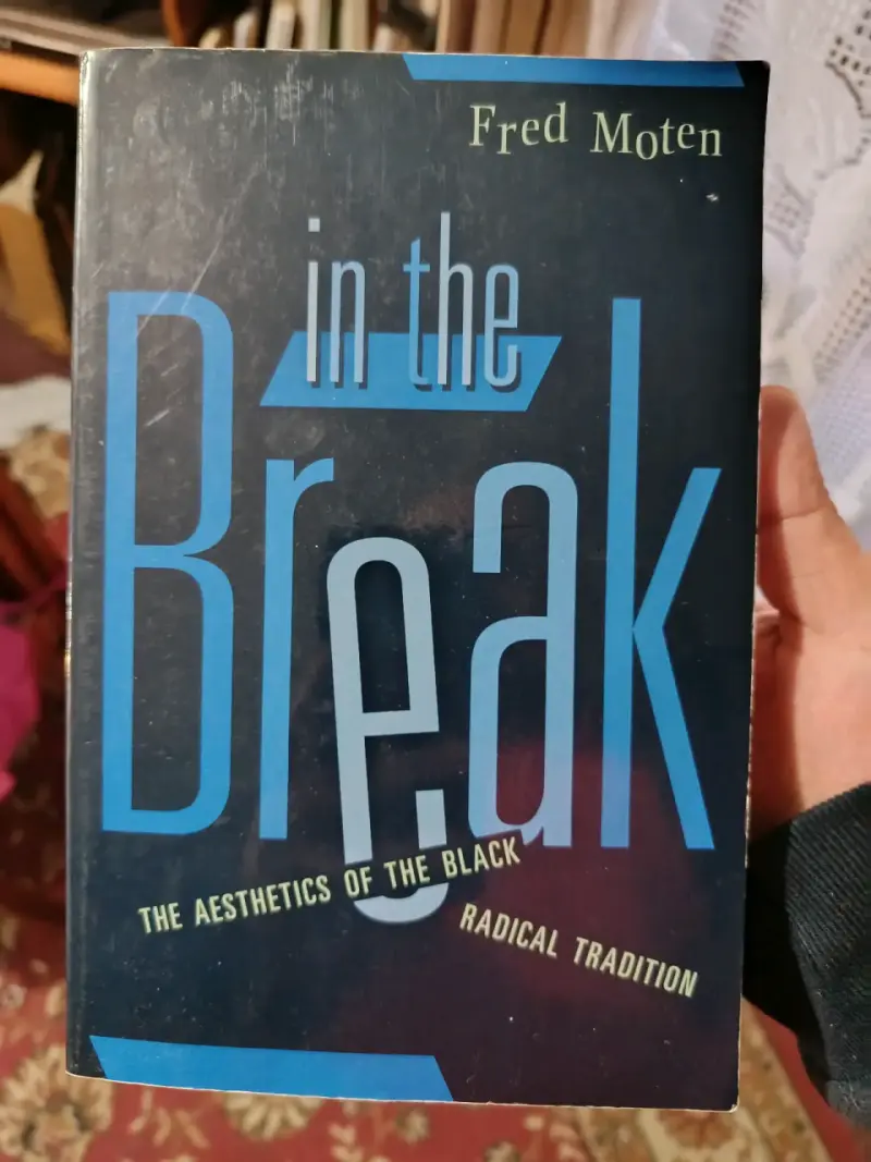 Libro 'In the Break' de Fred Moten - 1