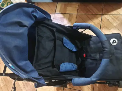 Coche de bebé azul - miniatura 1