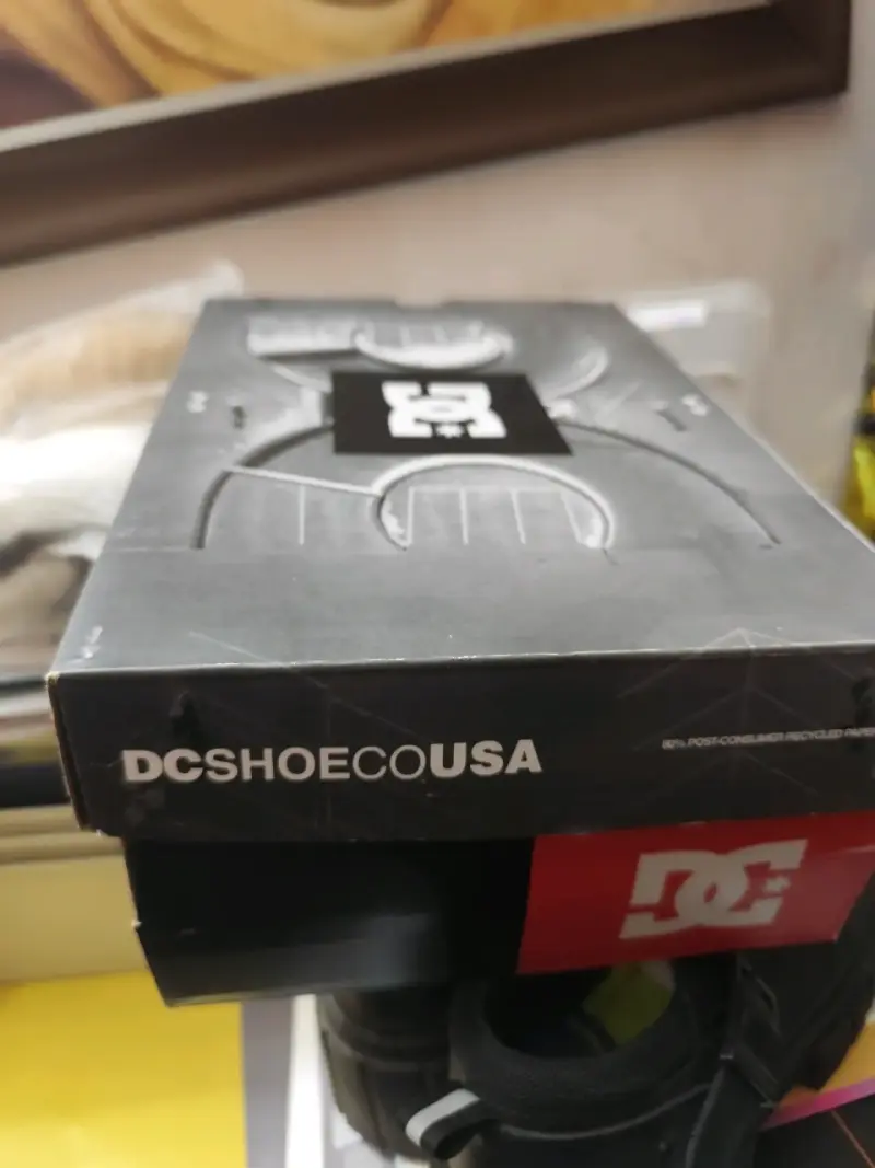 Zapatillas DC negras en caja - 1