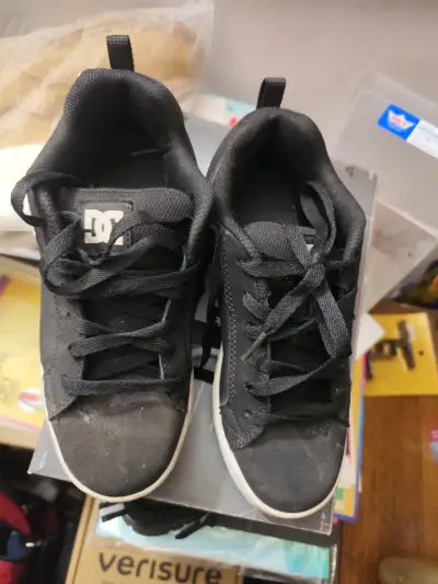 Zapatillas DC negras en caja - miniatura 4