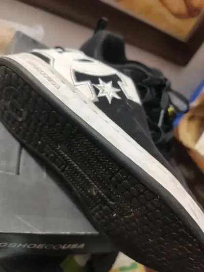 Zapatillas DC negras en caja - miniatura 5