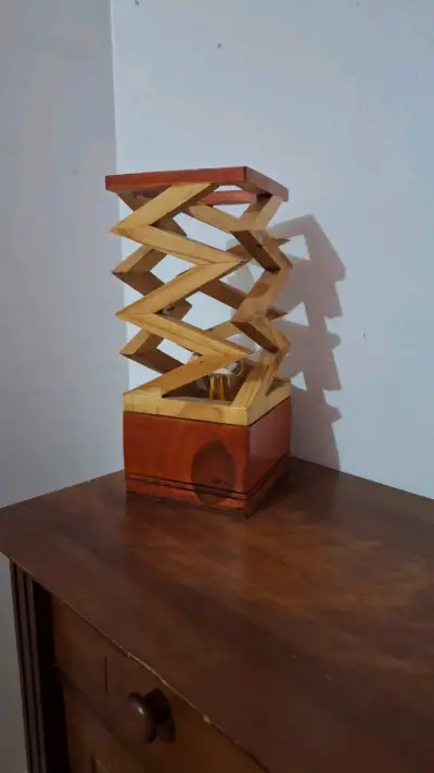 Lámpara de diseño geométrico - miniatura 2